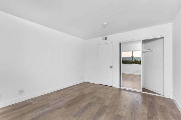 2BR/1BA Apartment · Larkspur photo 3