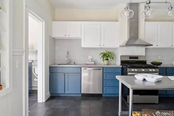 2BR/1BA Apartment on Stockton St · San Francisco photo 3