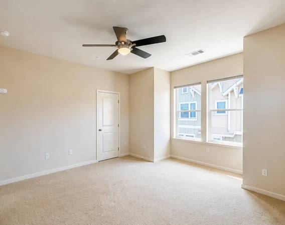 3BR/4BA Townhouse on Aberdeen Ln · Mountain View photo 5