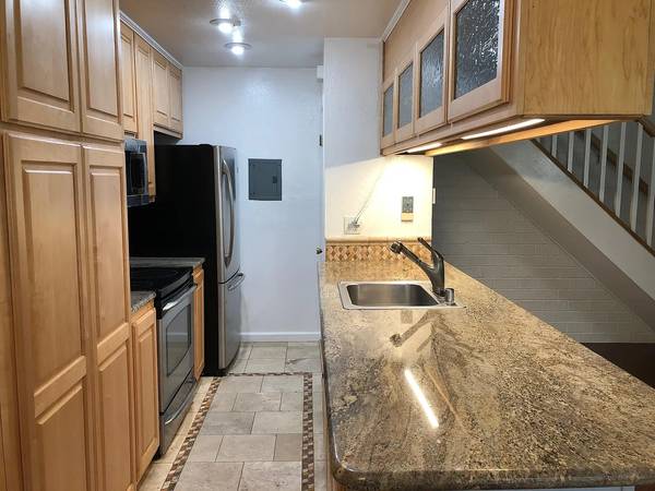 2BR/1BA Condo on Gomes Ct · Campbell photo 3