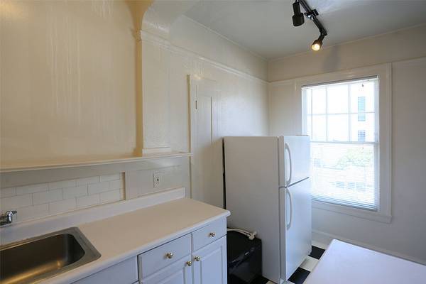 2BR/1BA Apartment · San Rafael photo 4