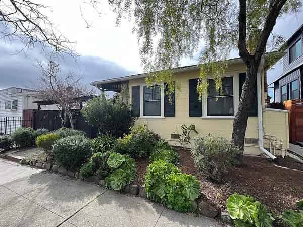 1BR/1BA Single Family House on Kains Ave · Albany photo 3