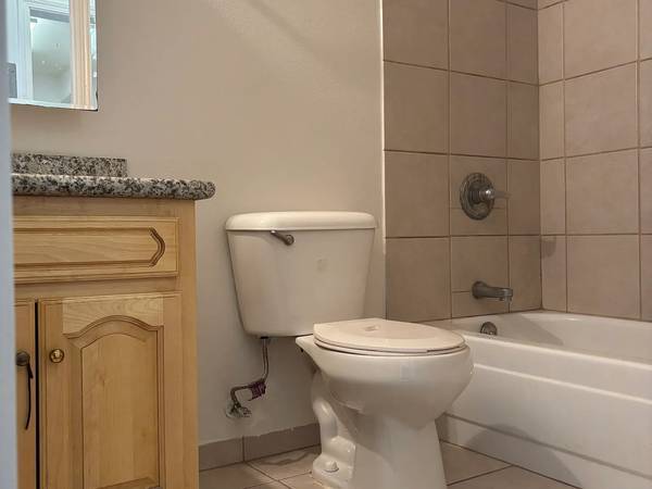 1BR/1BA Apartment · Ross photo 4