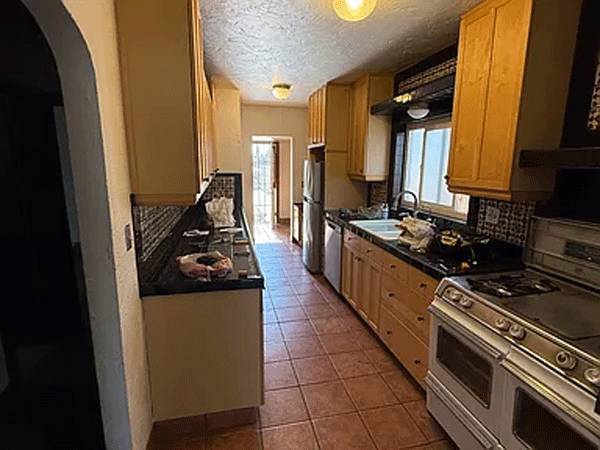 1BR/1BA Single Family House on S High St · Sebastopol photo 3