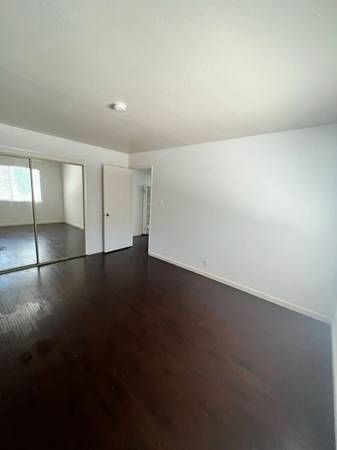 2BR/1BA Other on Ravenscourt Ave · Campbell photo 2