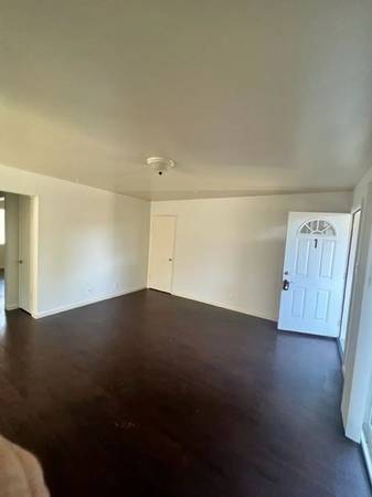 2BR/1BA Other on Ravenscourt Ave · Campbell photo 4