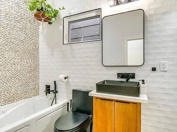 2BR/1BA Apartment · Petaluma photo 5