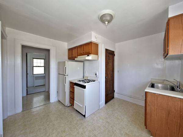 2BR/1BA Apartment · San Bruno photo 3