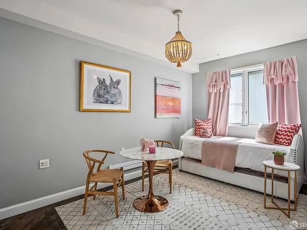 1BR/1BA Single Family House on Greenwich St · San Francisco photo 5