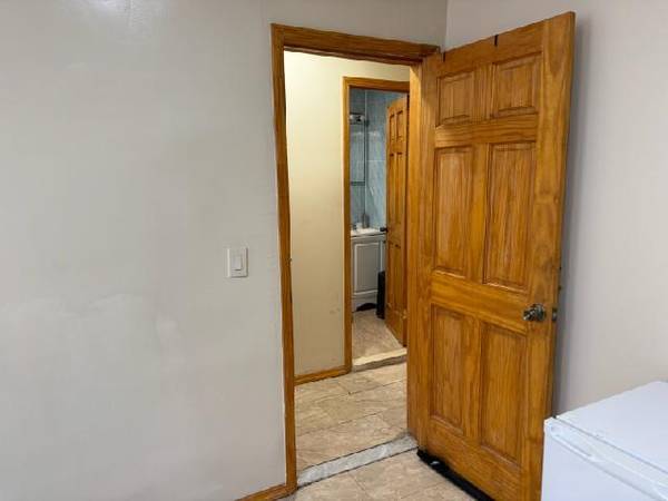 2BR/1BA Apartment · Oakland photo 5