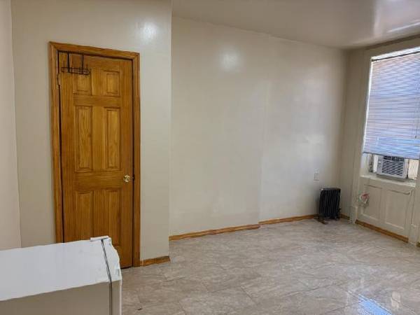 2BR/1BA Apartment · Oakland photo 3
