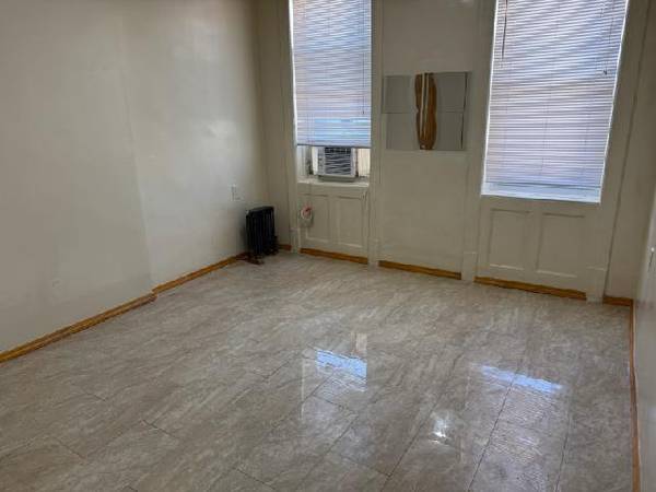 2BR/1BA Apartment · Oakland photo 4