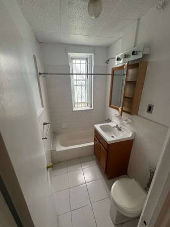 2BR/1BA Apartment · Berkeley photo 4