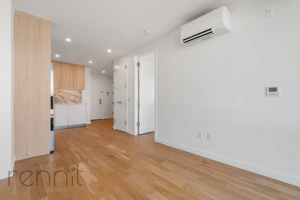 2BR/1BA Apartment · Larkspur photo 4