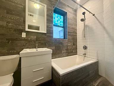 2BR/1BA Apartment · San Francisco photo 5