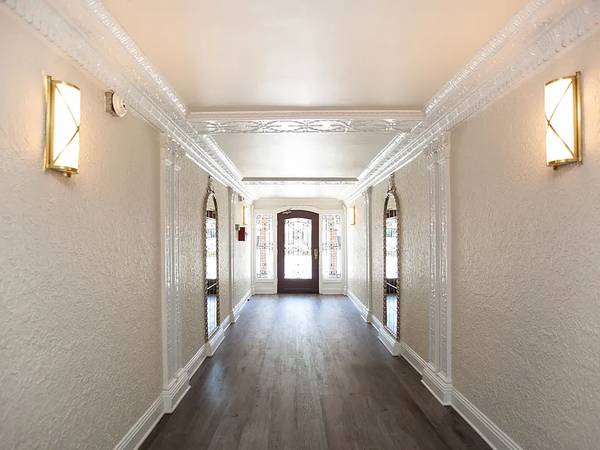 1610 Lombard Apartments photo 3