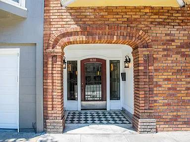 1610 Lombard Apartments photo 2