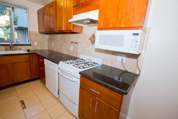 2BR/1BA Apartment · Berkeley photo 4