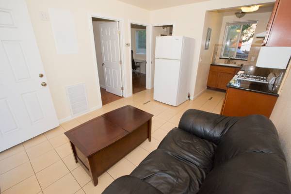 2BR/1BA Apartment · Berkeley photo 3