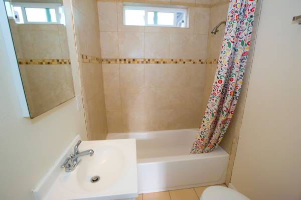 2BR/1BA Apartment · Berkeley photo 5