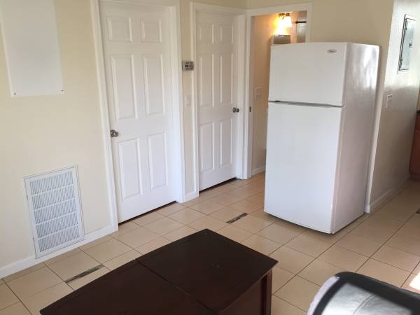2BR/1BA Apartment · Berkeley photo 2
