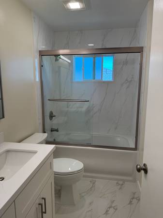 2BR/1BA Apartment · Alameda photo 2