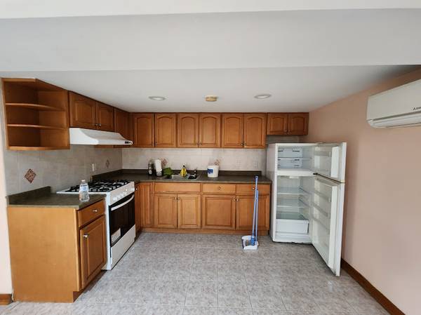 2BR/1BA Apartment · Redwood City photo 3