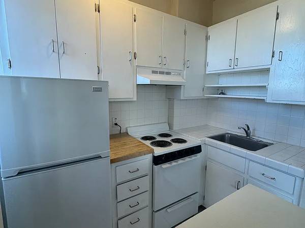1BR/1BA Apartment on Pacific Ave · San Francisco photo 4