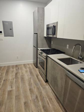 2BR/1BA Apartment · Burlingame photo 4