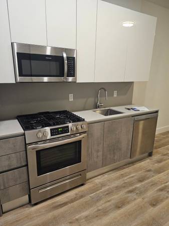 2BR/1BA Apartment · Burlingame photo 3