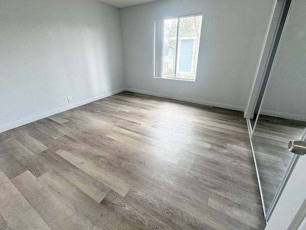 1BR/1BA Apartment · Costa Mesa photo 3