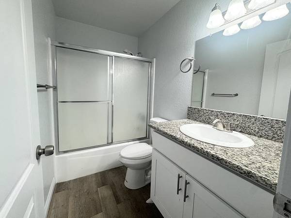 1BR/1BA Apartment · Costa Mesa photo 4