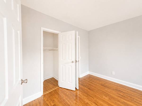 Others on Sunnyslope Avenue · Belmont photo 2