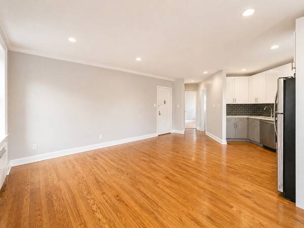 Others on Sunnyslope Avenue · Belmont photo 4