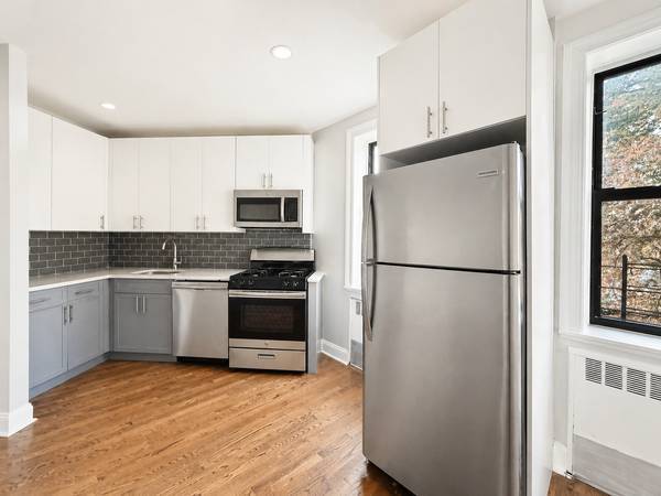 Others on Sunnyslope Avenue · Belmont photo 5