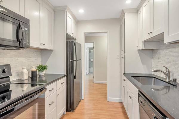 1BR/1BA Condo · San Mateo photo 4