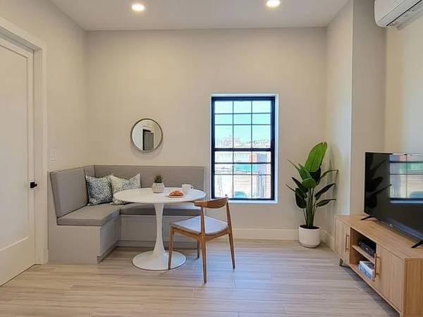 2BR/1BA Apartment · San Francisco photo 5