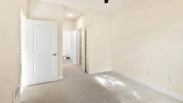 1BR/1BA Apartment · Ridgewood photo 3