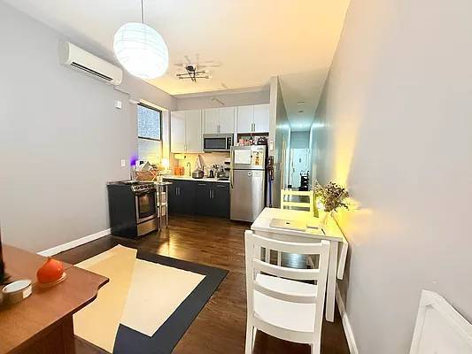 1BR/1BA Apartment · Woodside photo 3