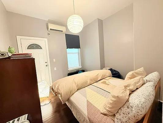 1BR/1BA Apartment · Woodside photo 2