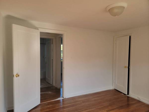 1BR/1BA Apartment · Elmhurst photo 3