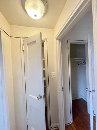 2BR/1BA Apartment · Burlingame photo 3