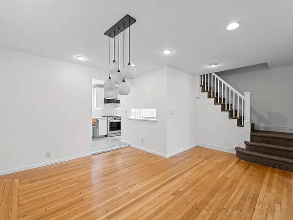 1BR/1BA Apartment · Woodside photo 3