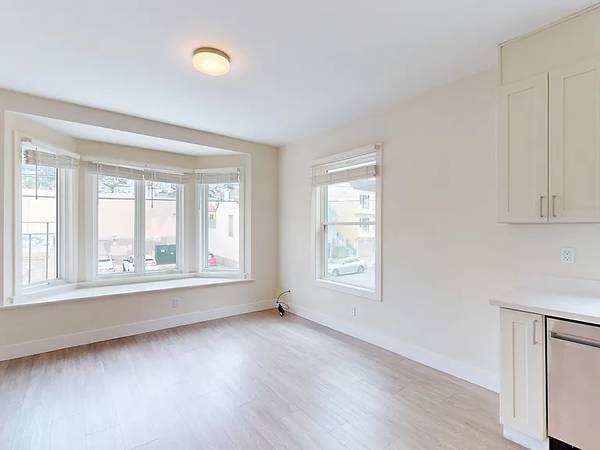 1BR/1BA Apartment on Tiffany Avenue · San Francisco photo 4