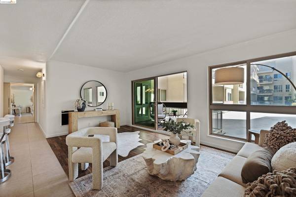 77 Fairmount Ave Oakland, CA 94611 photo 3