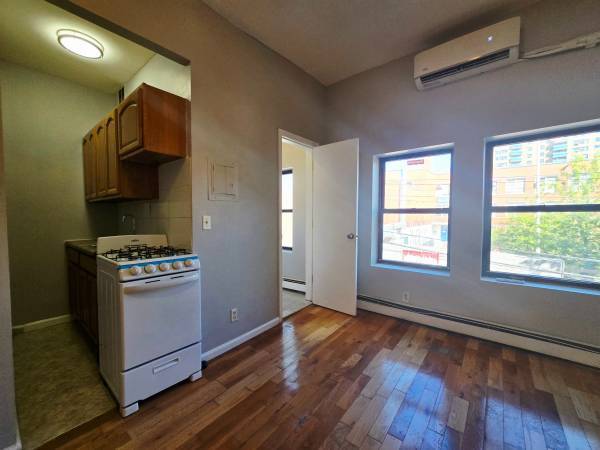 2BR/1BA Apartment · Menlo Park photo 4