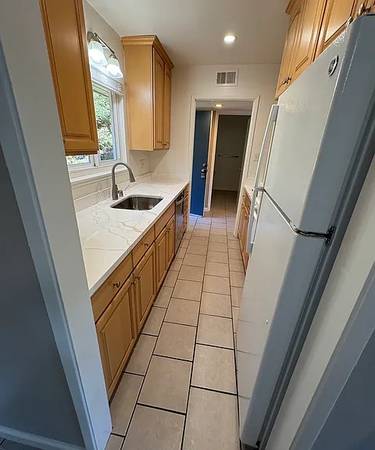 Apartments on Center Blvd · Fairfax photo 5