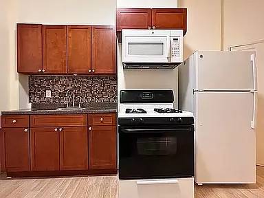 1BR/1BA Apartment · Long Island City photo 3