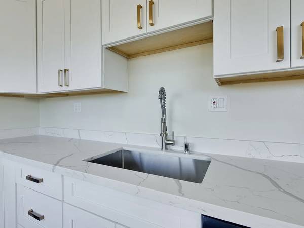 2BR/1BA Single Family House on Birdsall Ave · Oakland photo 3