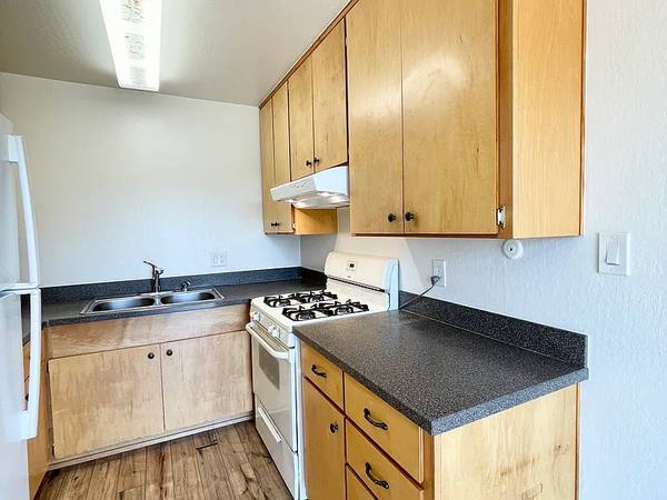 2BR/2BA Duplex on W L St · Port Costa photo 3
